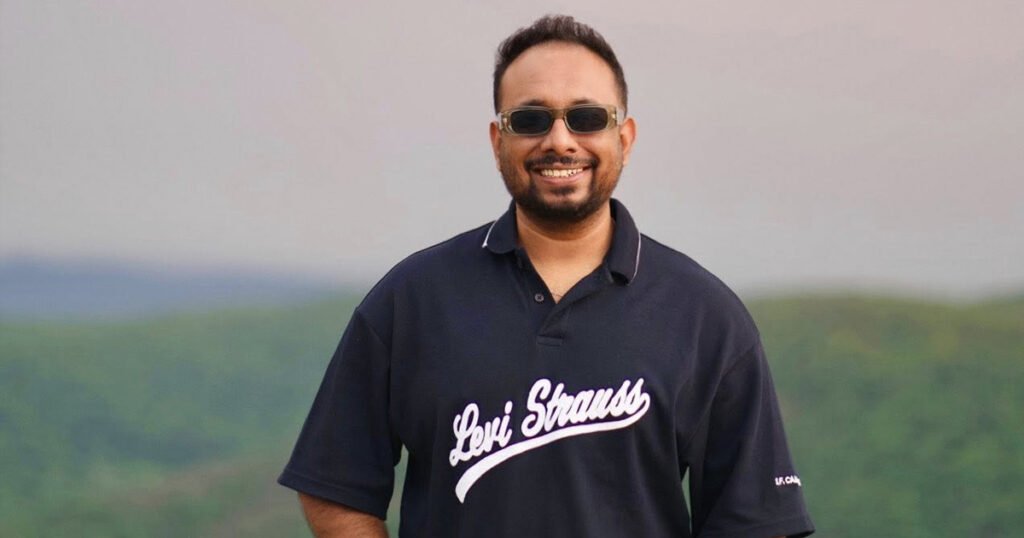 ‘সাহস নিয়েই ভিন্ন ঘরানার সিনেমা করছি’